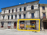 Poslovni prostor: Karlovac, ulični lokal, 82,58 m2