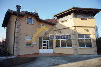 Poslovni prostor-kuća - Resnik-Zagreb-Slavonska avenija