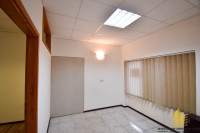 Prodaje se poslovni prostor u centru Sesveta, suteren, površina: 52 m2