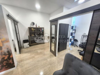 Poslovni prostor na prvom katu zgrade, centar grada Krka