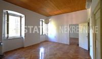Poslovni prostor: Pula, uredski, 90 m2