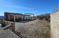 Poslovno proizvodna zgrada na prostranoj parceli,LABIN