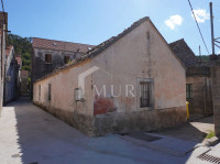 POTOMJE - Kamena kuća za rekonstrukciju u srcu Pelješca (102m2)