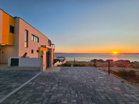 Potpuno namješten luksuzan stan sa pogledom na more - 87 m2