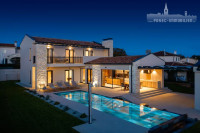 Potpuno opremljena samostojeća vila sa grijanim bazenom i pogledom na