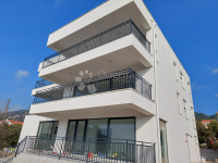 Potpuno novi poslovni prostor na glavnoj cesti