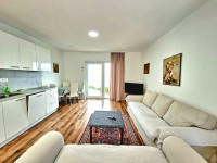 Apartman II kat, 2 red od mora, bazen, velika okućnica
