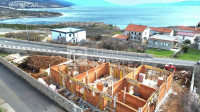 POVILE - stan u novogradnji 250 metara od mora