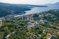 Povlja, Brač – Zemljište s dozvolom za 4 stana