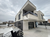 POVLJANA  - NAMJEŠTENA DUPLEX KUĆA S GRIJANIM BAZENOM!!