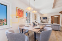 Predivan dvoetažni stan u samom centru Makarske