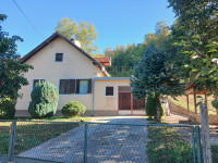 PREKRASNA KUĆA ZA ODMOR 90 M2 + GARAŽA 36M2-ZEMLJIŠTE 2.406 M2-VOJNIĆ