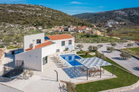 Luksuzna vila - 310 m2 okružena maslinikom
