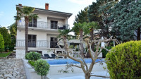 PREKRASNA SAMOSTOJEĆA KUĆA S BAZENOM