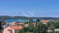 PREKRASNA VILA SA GRIJANIM BAZENOM BLIZU PLAŽE