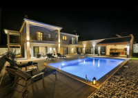 Prekrasna nova villa s bazenom - Sevid *NAJAM*
