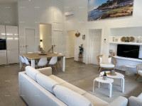 Premantura! Luksuzan stan s pogledom na more!