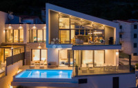 Premium Smart Home Vila s Pogledom na More – Potpuno Opremljena Nekret