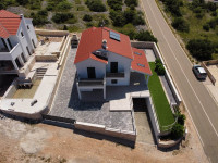 PRIMOŠTEN-Kuća s bazenom i pogledom na more