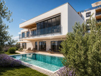 PRIMOŠTEN – luksuzna vila 392 m² s privatnim bazenom, saunom i fitness