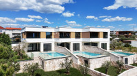 PRIMOŠTEN-PREDIVAN STAN S BAZENOM I POGLEDOM NA MORE U TRIPLEXU S3