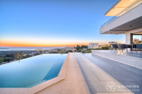 PRIMOŠTEN – SUVREMENA VILA S BAZENOM I POGLEDOM KOJI ODUZIMA DAH