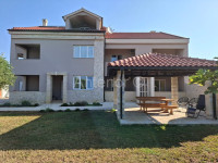 PRIVLAKA - apartmanska kuća - 7 apartmana