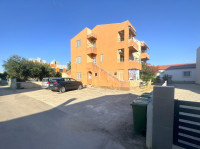 PRIVLAKA, dvosoban apartman u prizemlju s vrtom u neposrednoj blizini