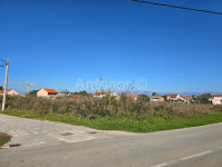 Privlaka - građevinsko zemljište 721 m2 - 140 m do mora
