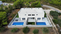 PRIVLAKA - kuća u nizu - 150 m do mora