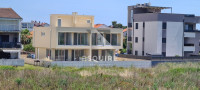 PRIVLAKA – Moderna duplex vila s bazenom i panoramskim pogledom na mor