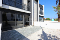 PRIVLAKA – nova namještena kuća u nizu 114 m² s vrtom, ODMAH USELJIVO