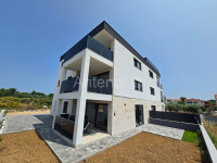 PRIVLAKA - penthouse 80 m do mora