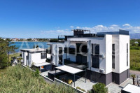 PRIVLAKA - penthouse sa krovnom terasom S6, 50 m do mora