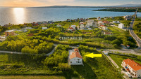 Privlaka pored Zadra - Kuća s 4 apartmana - 200m od mora