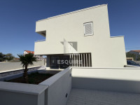 PRIVLAKA - predivna luksuzna duplex vila s bezenom!!