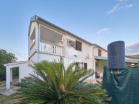 PRIVLAKA-SABUNIKE, Dvojna kuća s dva apartmana – 700 m od pješčane pla