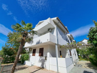 Privlaka, Sabunike - kuća s 8 apartmana