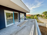 PRIVLAKA – Sabunike | Moderan trosoban penthouse na 1. katu s prostran