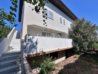 PRIVLAKA, SABUNIKE - Prostrani stan u blizini mora