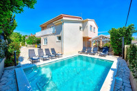 PRODAJA ATRAKTIVNE VILE SA BAZENOM BLIZU MORA