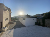 Prodaja dvojne kuće i poslovnog prostora Seget Donji