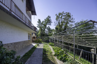 Prodaja, Gračani, troetažna kuća 278 m² sa stanom 68 m², zaseban ulaz