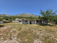 PRODAJA - GRAĐEVINSKO ZEMLJIŠTE 742 m2 - STARIGRAD