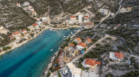 Prodaja,građevinsko zemljište s projektom 60m od mora