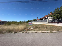 Prodaja građevinskog zemljišta na lijepoj lokaciji, u manjem mjestu, b