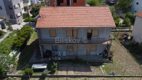 Prodaja, K.Lukšić, samostojeća kuća, potrebna renovacija