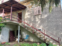 Prodaja- kamena istarska kuća s građevinskim zemljištem, u manjem mjes