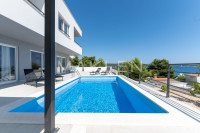 PRODAJA, KUĆA S BAZENOM + GARAŽA, Sevid - Trogir, 170 m²