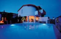 Prodaja, kuća s bazenom, Vinišće, 250 m2, potpuno uređena i namještena
